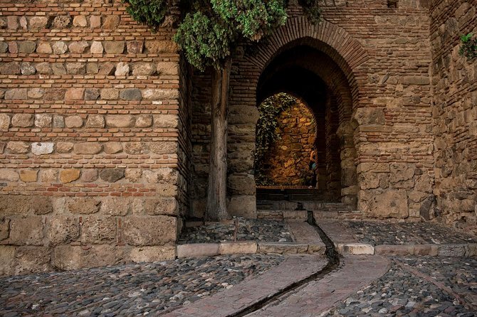 1.5-Hour Roman Theater and Alcazaba Castle Walking Tour - Why the Roman Theatre plus Alcazaba combo works in Malaga