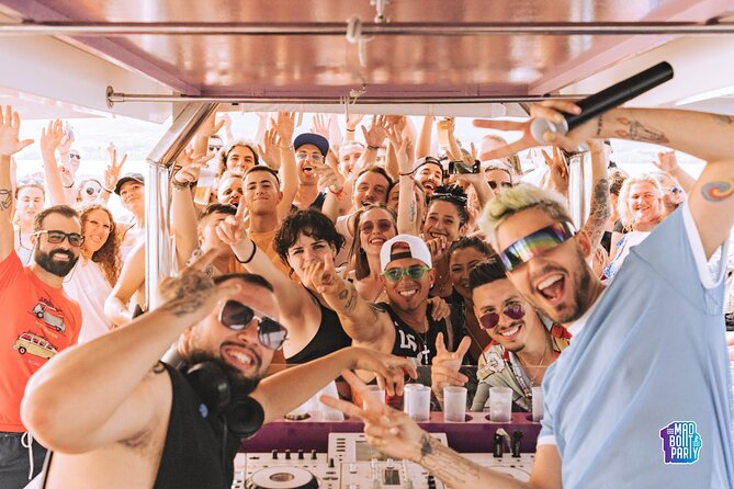 3 hours on the craziest boat party in Malaga - Where you meet and how boarding really works in practice