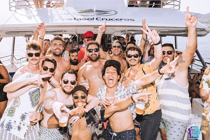 3 hours on the craziest boat party in Malaga - The on-board vibe: DJ nonstop, entertainment, and the social rhythm