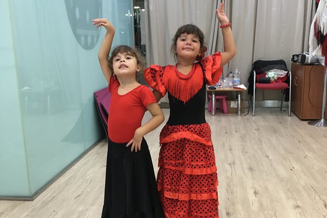 45 minutes flamenco dance class for family in Málaga - Who this class fits best (ages, comfort level, and vibe)