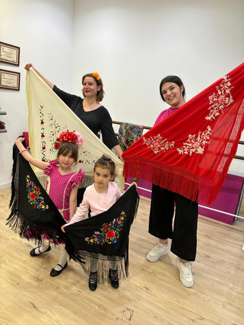 45 minutes flamenco dance class for family in Málaga - Should You Book This Family Flamenco Class in Málaga?