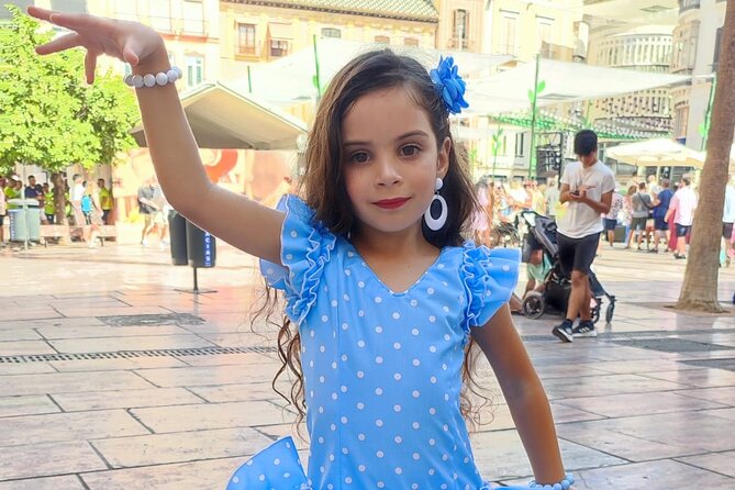 45 minutes flamenco dance class for family in Málaga - How the lesson flows: arms, feet, clapping, then the dance
