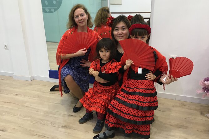 45 minutes flamenco dance class for family in Málaga - Castanets and shawls: the fun part that makes photos look good