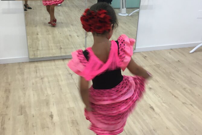 45 minutes flamenco dance class for family in Málaga - The meeting point and timing: plan your day around 1:00 pm