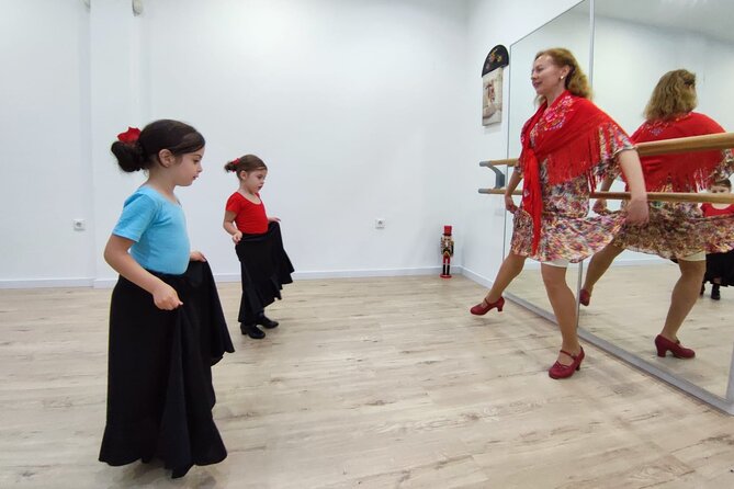 45 minutes flamenco dance class for family in Málaga - What to wear so you can actually move