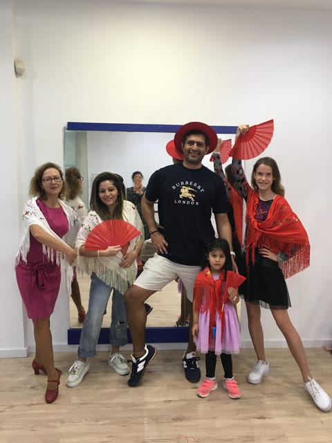 45 minutes flamenco dance class for family in Málaga - My Booking Advice for a Smooth 45 Minutes in Málaga
