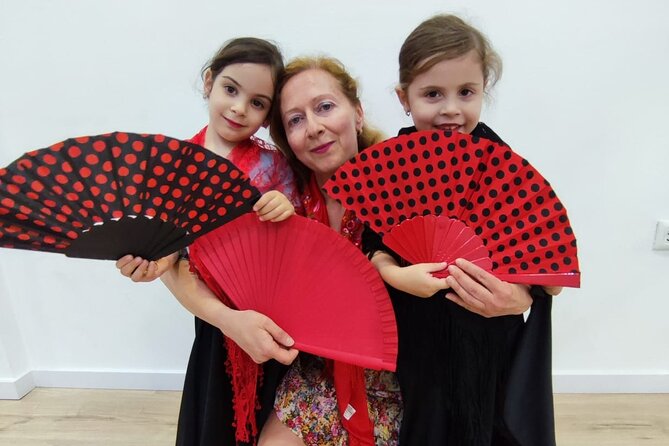 45 minutes flamenco dance class for family in Málaga - Caterina’s teaching style and why it works with kids