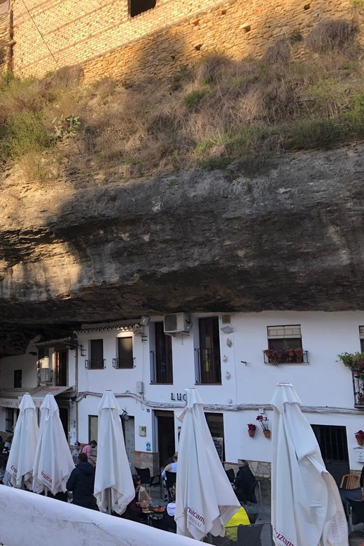 ab Marbella/Estepona: VIP-Tour Ronda + Setenil d. l. Bodegas - Ronda’s Puente Nuevo, Old Town Streets, and the Big Bullring Story