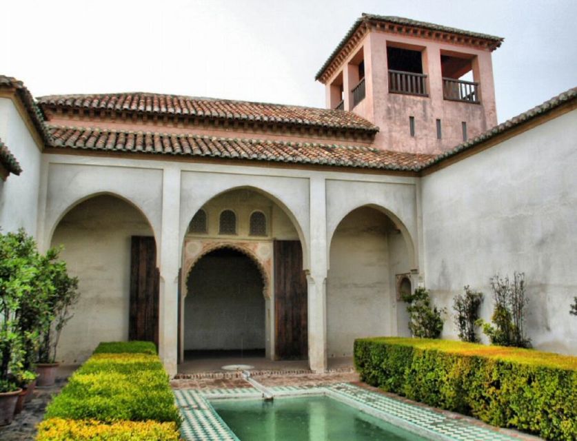 Alcazaba and Gibralfaro Private Tour. Skip The Line - Nasrid Palace: where the guided story really clicks