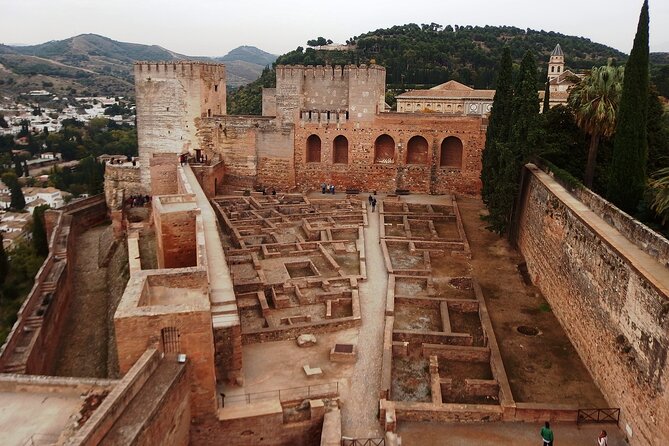 Alhambra and Albaicin Private Day Trip from Malaga - Barrio del Albaicín: Moorish architecture you can actually read