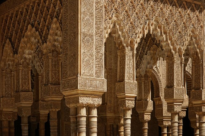 Alhambra, Nasrid Palaces and Generalife Private Tour from Malaga - Alcazaba military fortification: history that explains the location