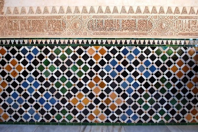 Alhambra, Nasrid Palaces and Generalife Private Tour from Malaga - Generalife gardens and the summer palace: where the day turns cooler