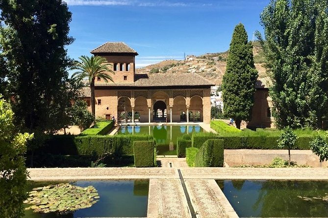 Alhambra, Nasrid Palaces and Generalife Private Tour from Malaga - Granada free time: how to use 1 to 2 hours well