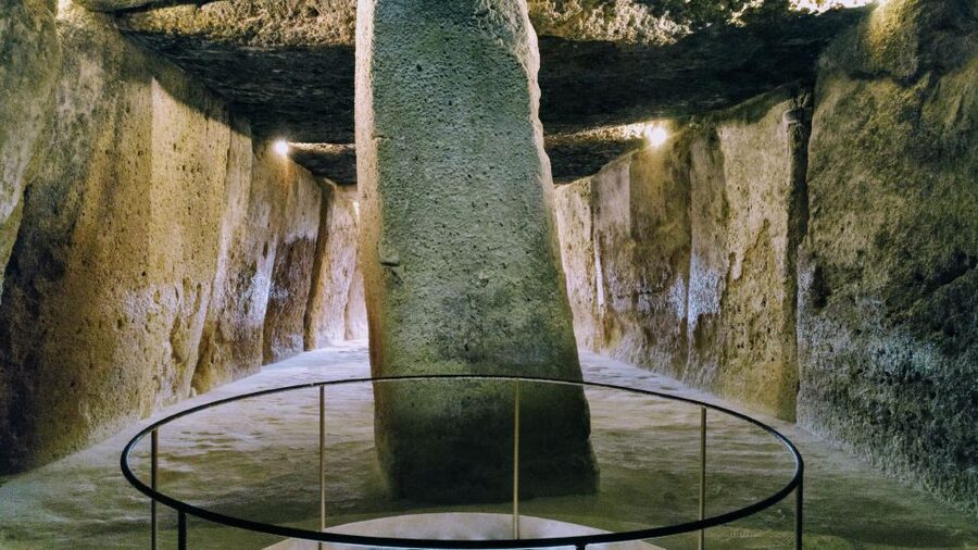 Antequera: Dolmens and El Torcal Tour with Transfer - El Torcal de Antequera: the Tethys Sea story in walking form