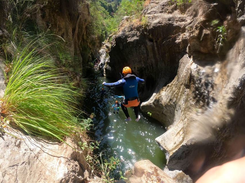 Benahavís: Canyoning Guided Tour at Guadalmina River - Group size, guide energy, and why the early tour can pay off