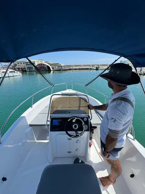 Benalmádena: Alquiler de barcos sin licencia Costa del Sol - Meeting at Oceanautic and the short captain training
