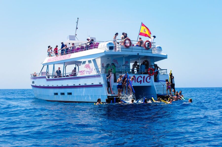 Benalmadena: Dolphin Watching Boat Tour - The coast views: what you’ll see heading toward Fuengirola or Málaga