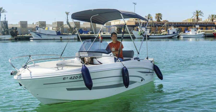 Boat without licence, fuel included - Boat comfort basics, awning shade and Bluetooth music
