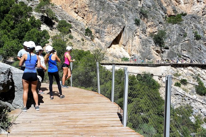 Caminito del Rey Group Walking Tour - El Chorro meeting point and the linear route return problem
