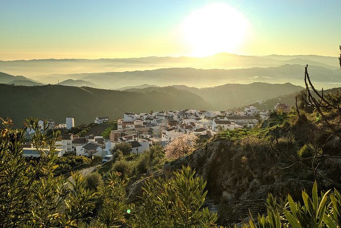 El Saltillo Gorge and White Village Hiking Tour from Malaga - What to Pack for El Saltillo Gorge Day