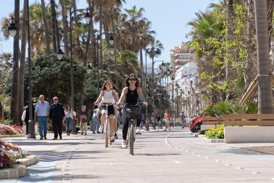 Estepona best kept secrets: City bike guided tour - Local guides and the Pablo effect: what makes the storytelling click