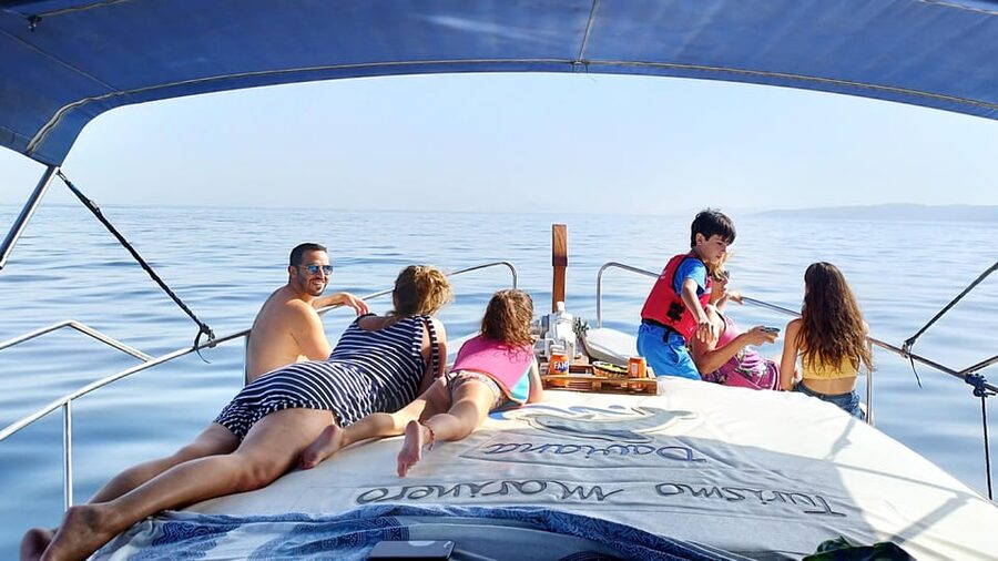 Estepona: Dolphin Search Boat Trip with Drink and Snacks - Crew style in Estepona: attentive, friendly, and focused on the hunt