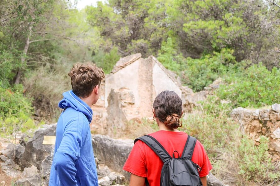 Explore Marbella's Nature: Guided Hiking And Foraging Trip - The picnic break with charcuterie and a view