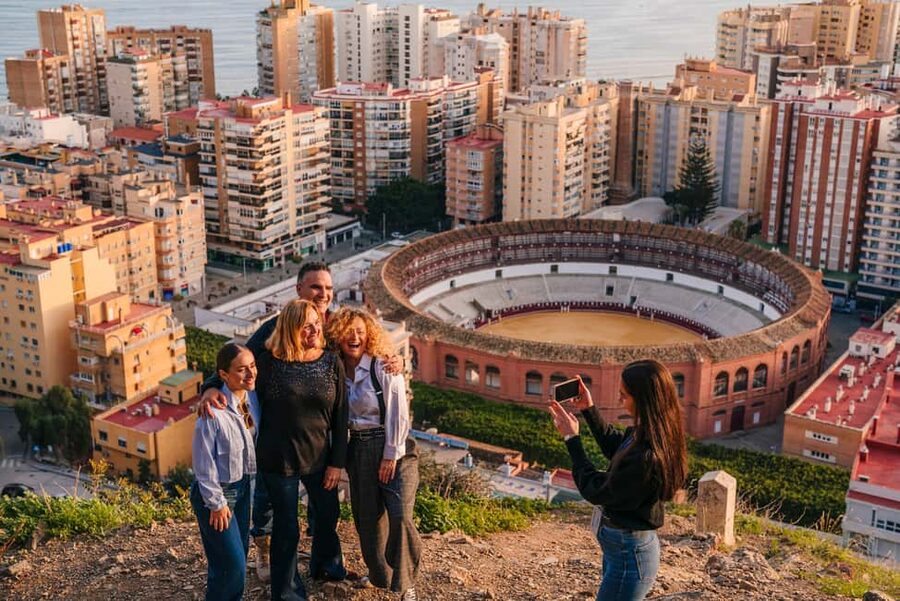 Express tuktuki tour in Malaga: Gibralfaro Viewpoint and Photography - Quick hits you will feel on day one