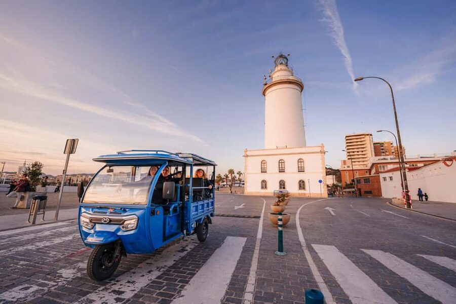 Express tuktuki tour in Malaga: Gibralfaro Viewpoint and Photography - Mirador de Gibralfaro: The 10-Minute View That Does the Most Work