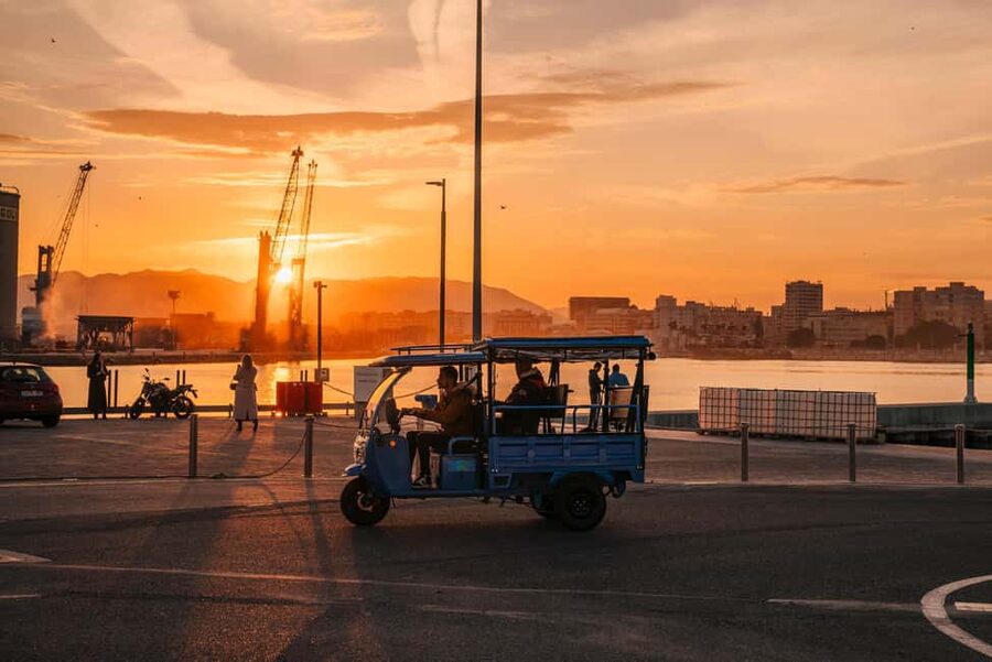 Express tuktuki tour in Malaga: Gibralfaro Viewpoint and Photography - Photo Stops: Two Chances to Get It Right
