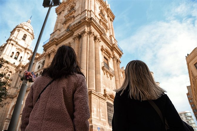 Flamenco, Tapas and Wine Tour: Best of Málaga in one Evening - What the guide does for you, beyond just showing up
