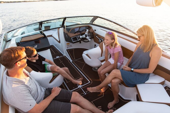 FourWinns HD240 boat rental for 10 people 4 hours - Service at Alborán Náutica & Charters: friendly people, small comforts, and one audio caveat