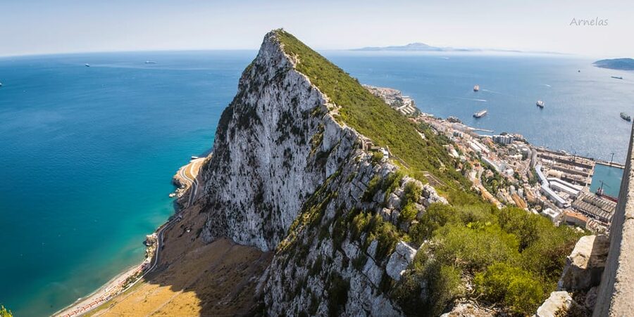 From Costa del Sol: Day Trip to Gibraltar with Guided Tour - Getting on the coach: pick-up points, timing, and border reality