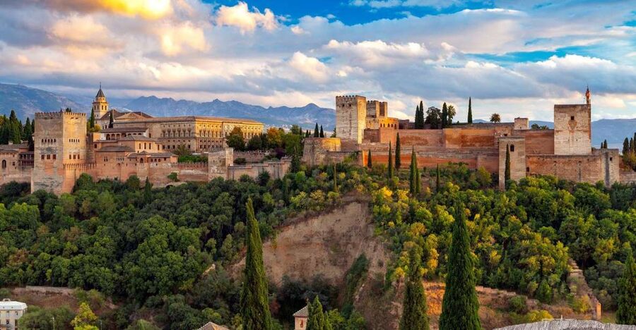 From Costa del Sol: Granada, Alhambra + Nasrid Palaces Tour - Comfort Rules That Can Affect Your Experience