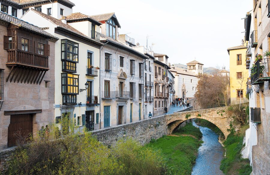 From Costa del Sol: Granada Day Trip Free Time 5h - The heart of the day: 5 hours of free time in central Granada
