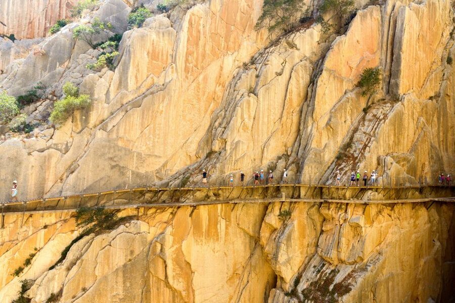 From Costa del Sol & Malaga: Caminito del Rey Guided Tour - Entering the Walk: What the Caminito Feels Like at 328 Feet Up