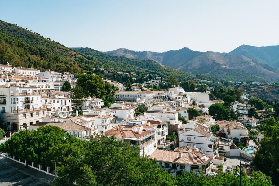 From Costa del Sol: Mijas, Marbella and Puerto Banús Tour - Puerto Banús: The Yacht World, the Promenade, and Quick Reality Checks