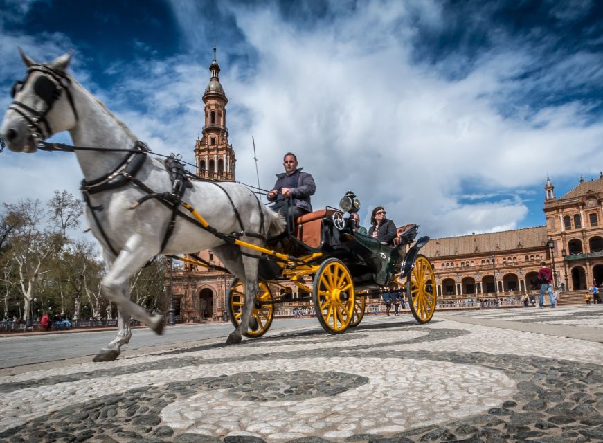 From Costa del Sol: Sevilla Day Trip with Real Alcázar Tour - Breakfast stop and first views over the Guadalquivir