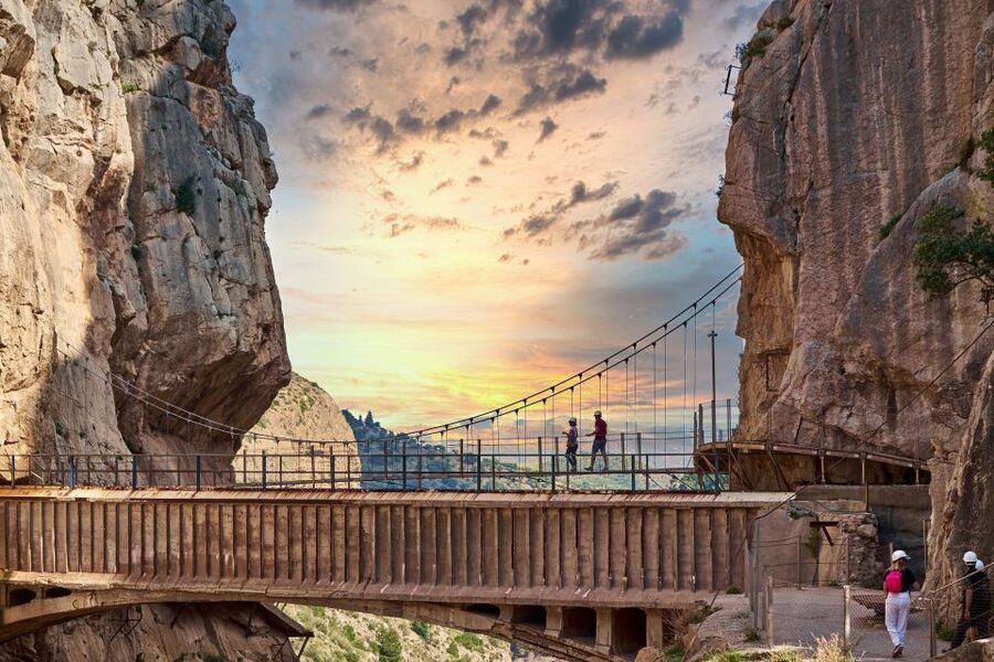 From Fuengirola: Caminito del Rey Guided Day Trip - The “chocolate ladder,” viewpoint platform, and the moment you decide how you feel about heights