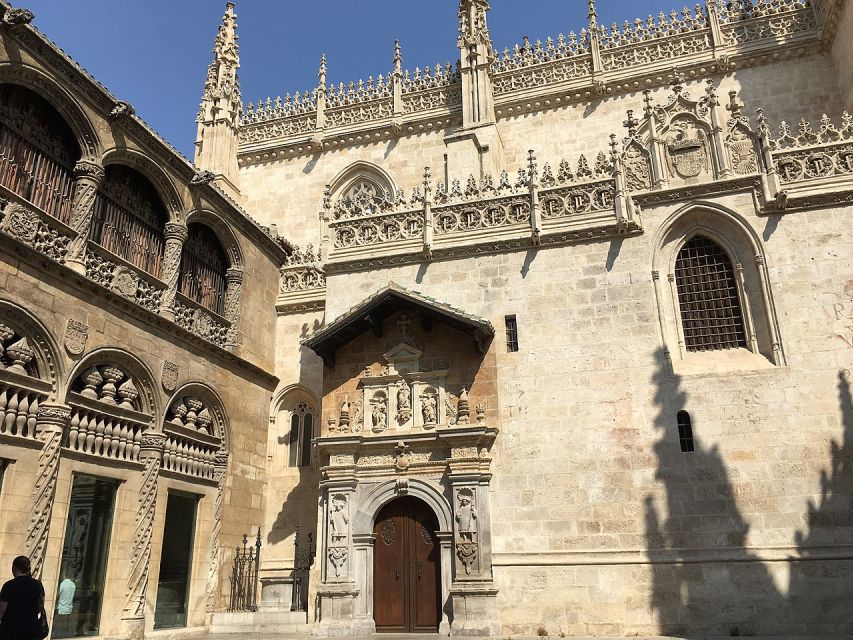 From Malaga: Alhambra and Royal Chapel with Entry Tickets - Alcazaba and panoramic views: where the city finally opens up