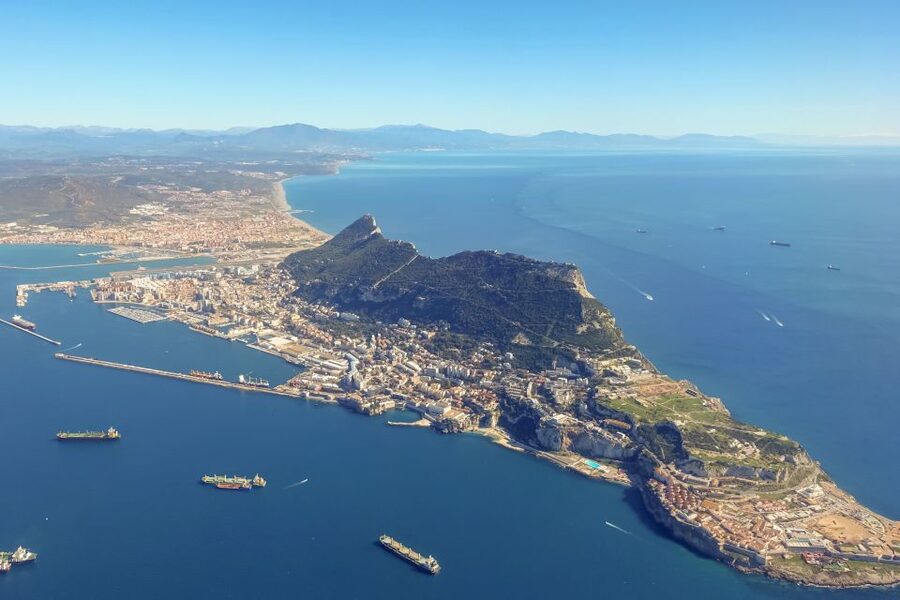 From Malaga and Costa del Sol: Gibraltar Shopping Tour - Cable car and Rock viewpoints: spend smart and enjoy the views