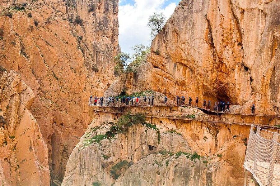 From Málaga: Caminito del Rey Guided Day Trip - Caminito del Rey in Gaitanes Gorge: that 100-meter walk above the Guadalhorce
