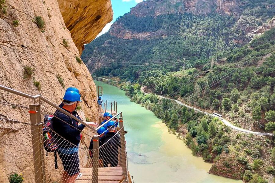 From Málaga: Caminito del Rey Guided Day Trip - Tunnel entry, helmet on, 2.5 hours on the walkway: what the hike feels like