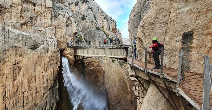 From Malaga: Caminito del Rey/White Village Tour & Tapas - Álora’s guided old town: museum, church, and Pepe Rosas viewpoints