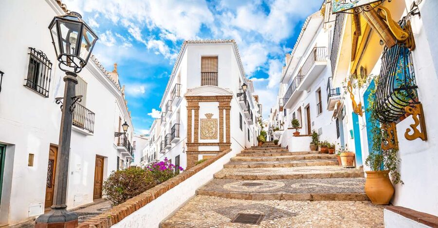 From Málaga /Costa del Sol: Trip to Nerja & Frigiliana - The guide experience: learning on the way, but pace can be a factor