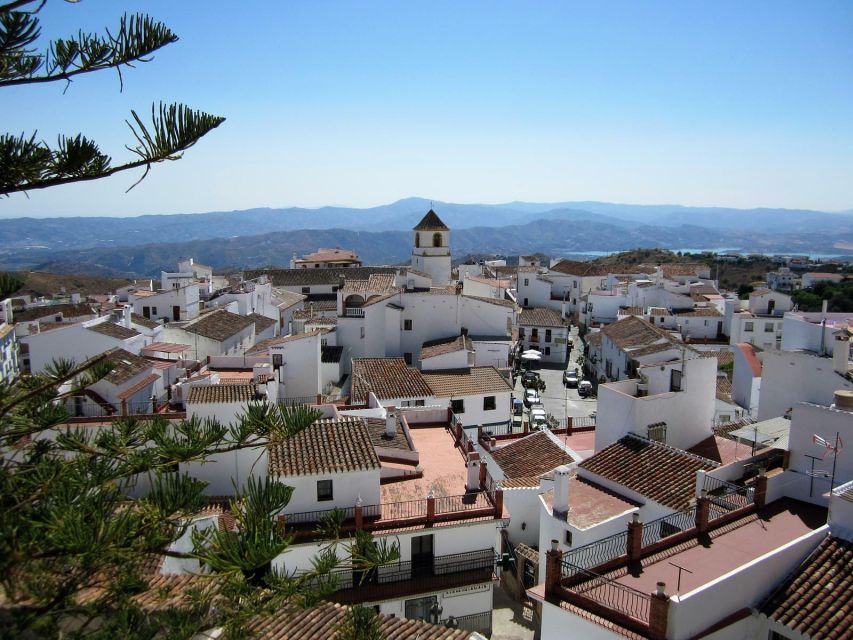 From Málaga: El Saltillo Gorge and White Village Hiking Tour - The gorge hike along the Almanchares River, plus the hanging bridge descent