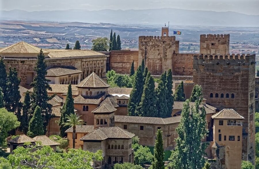 From Malaga: Granada Full-Day Trip with Alhambra - Generalife Gardens: water features that actually make sense