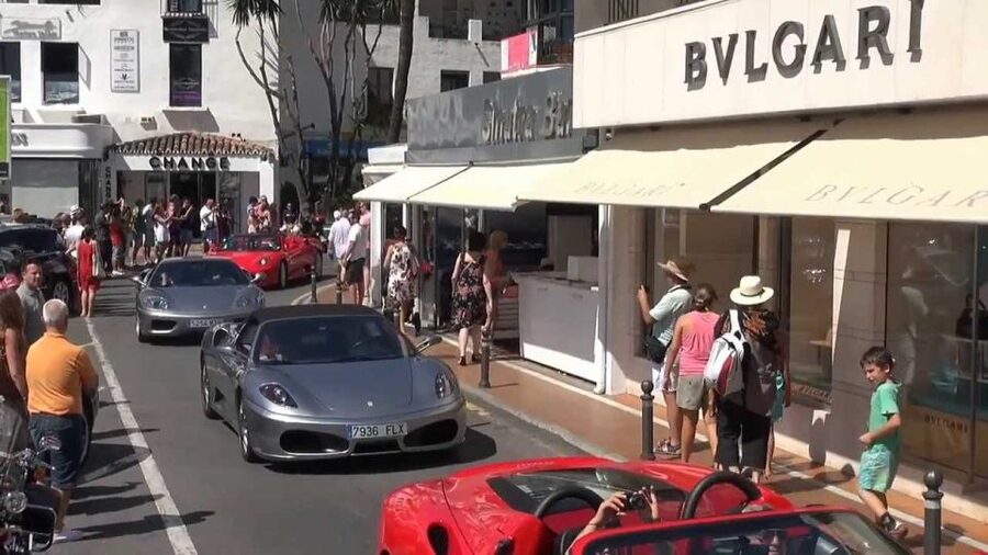 From Málaga: Marbella, Mijas y Puerto Banús Guided Tour - Málaga pickup and the air-conditioned coast ride
