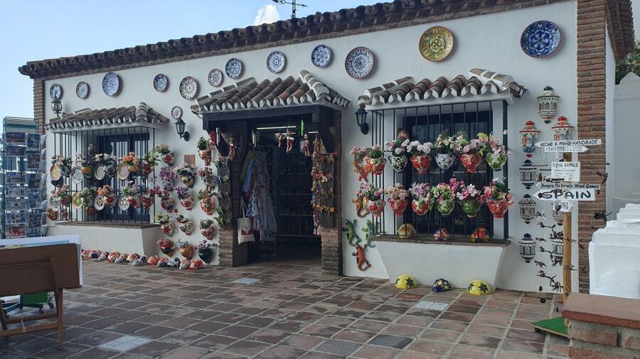 From Málaga: Marbella, Mijas y Puerto Banús Guided Tour - Marbella’s historic center and beach mood, plus shop time