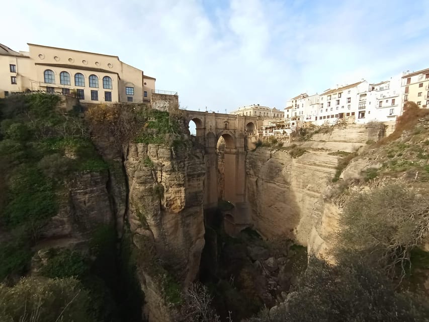 From Malaga: private tour Ronda and Setenil de las Bodegas - Setenil de las Bodegas: Cave Streets and Mirador del Carmen Views